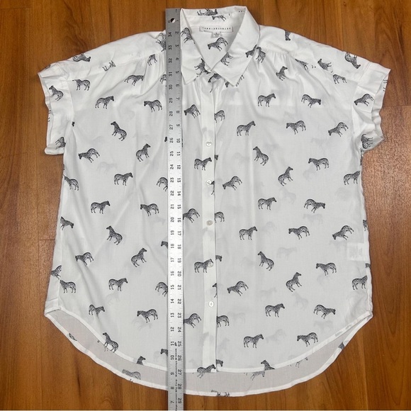 Jane and Delancey Women’s White Zebra Print Button Down Shirt Size S - Picture 6 of 7